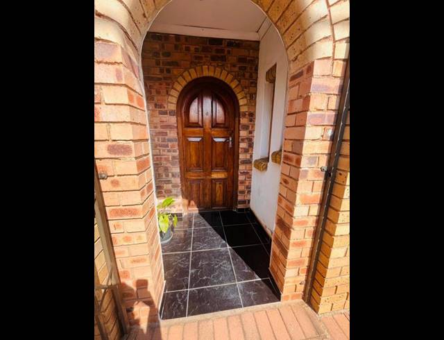 2 BEDROOM HOUSE FOR SALE IN TSHEPISONG
